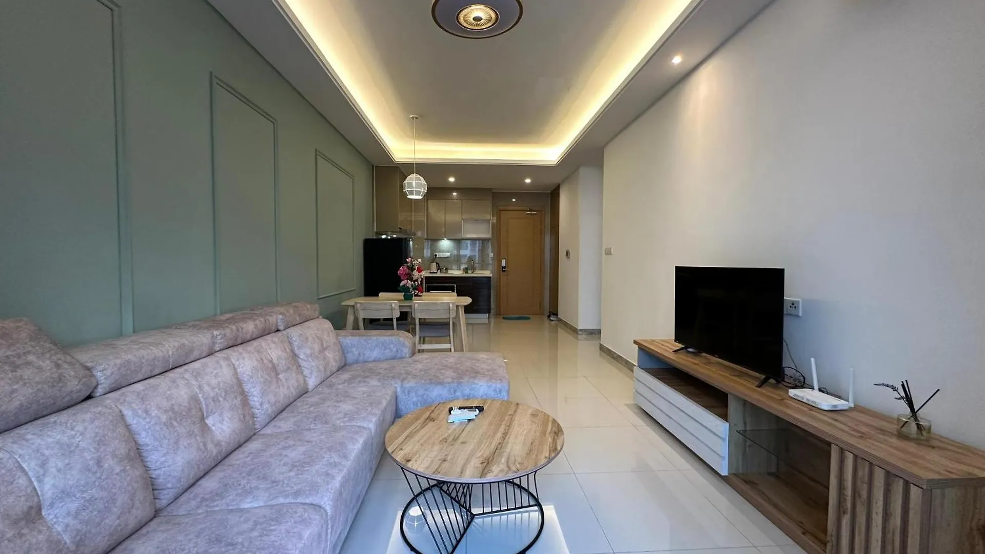R&F 2 Bedroom 4 Pax High Floor Netflix Wifi contacts