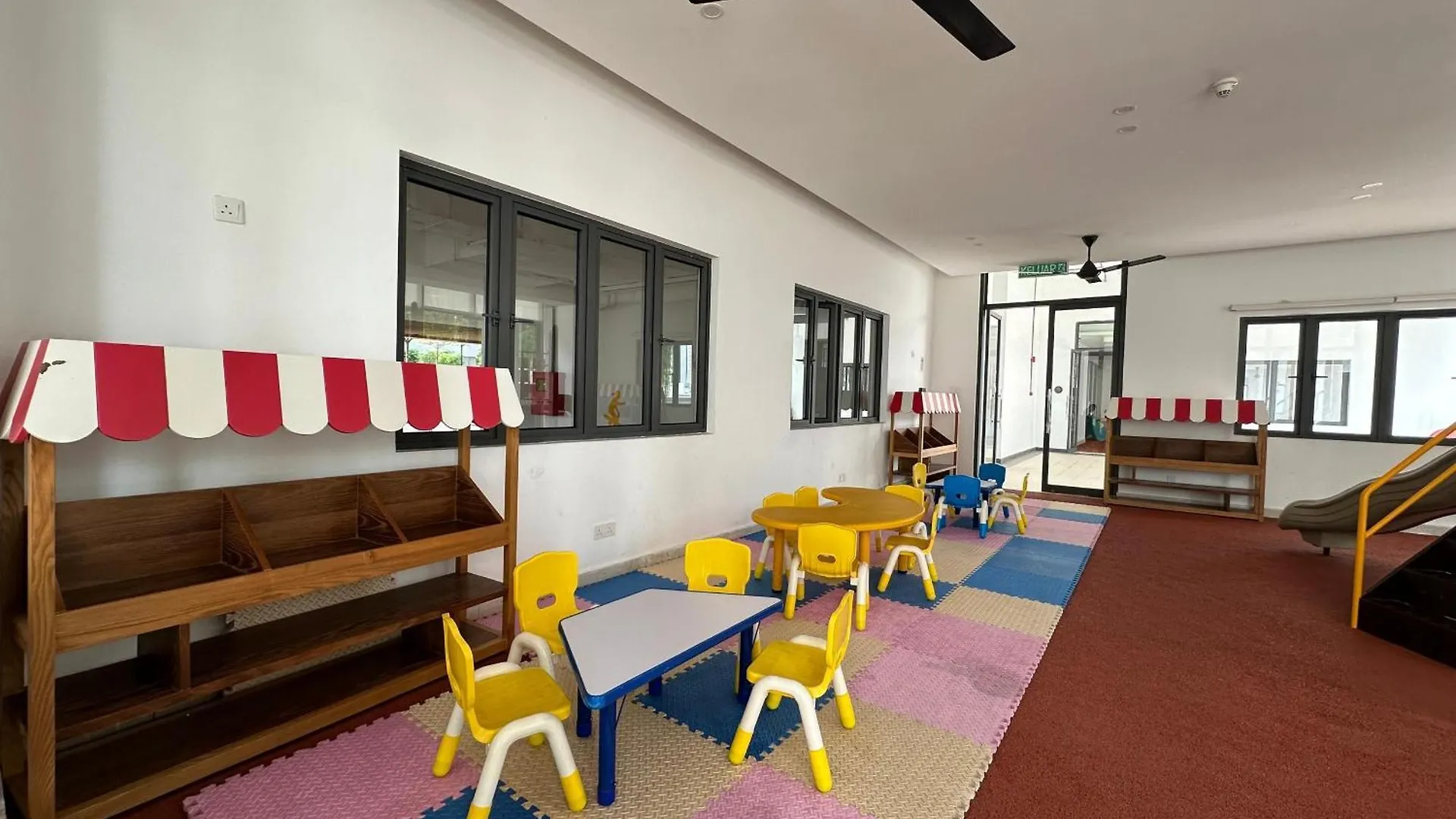 R&F 2 Bedroom 4 Pax High Floor Netflix Wifi Johor Bahru Malaysia