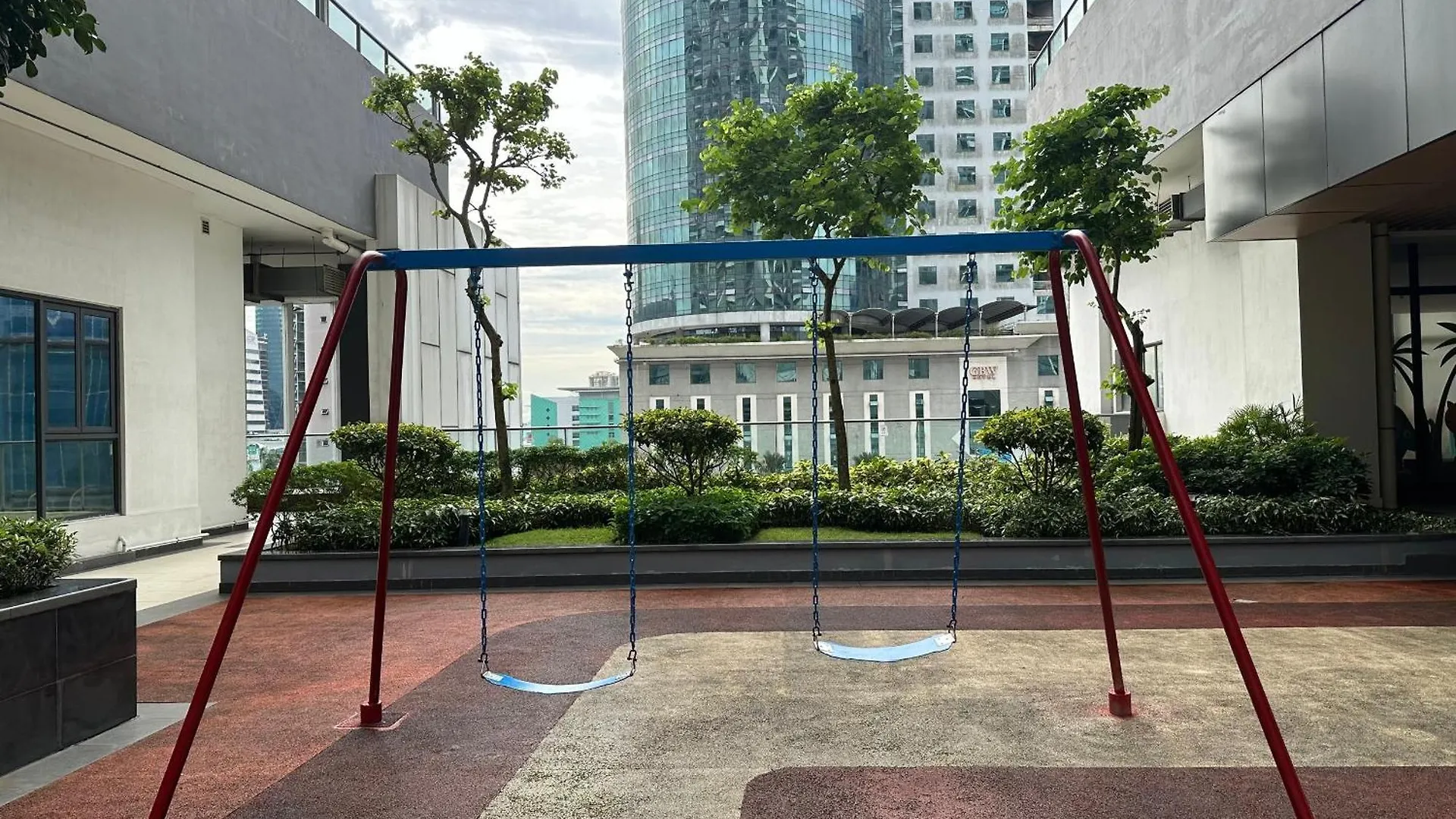 R&F 2 Bedroom 4 Pax High Floor Netflix Wifi Johor Bahru Apartment