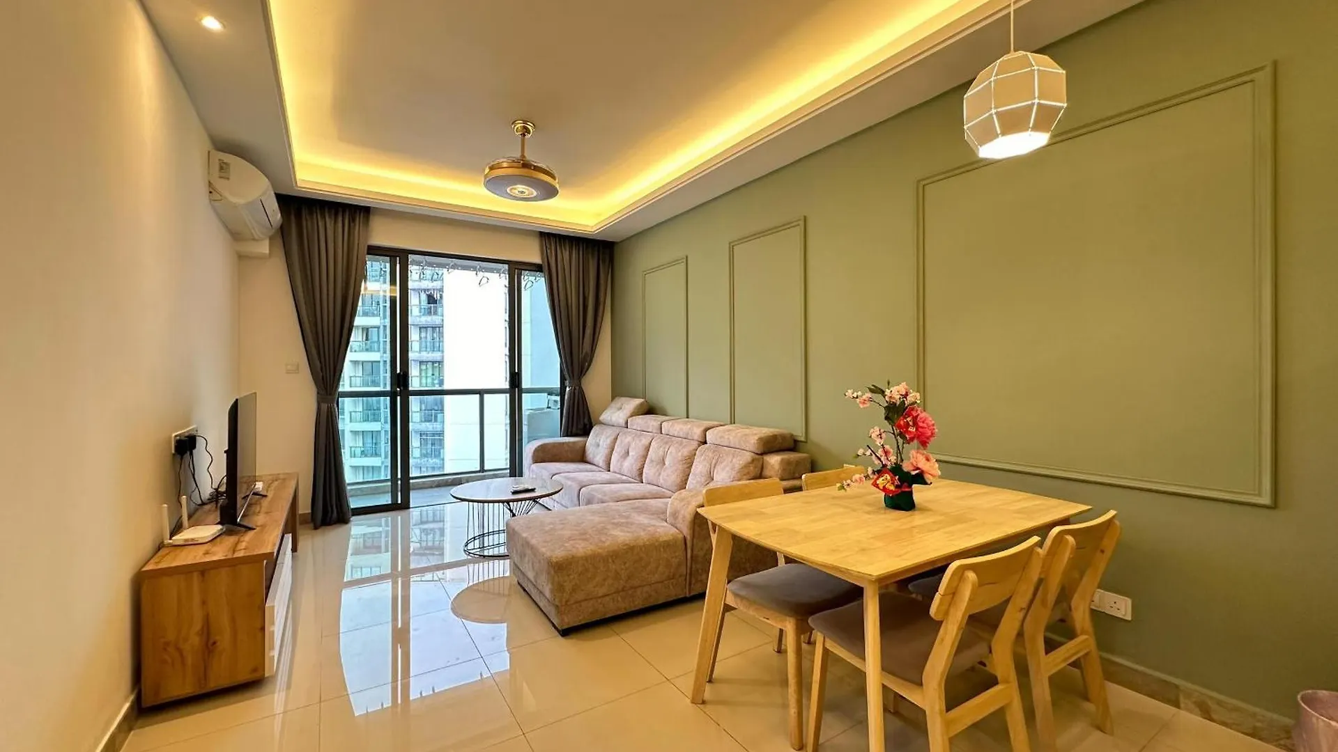 R&F 2 Bedroom 4 Pax High Floor Netflix Wifi Johor Bahru Malaysia