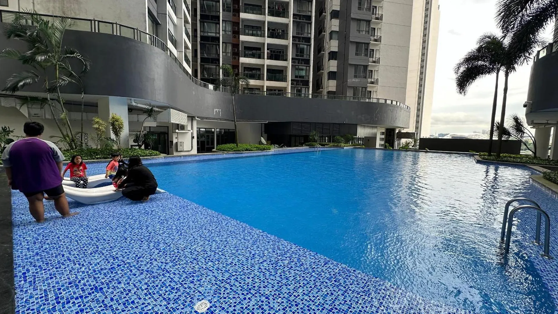 Apartment R&F 2 Bedroom 4 Pax High Floor Netflix Wifi Johor Bahru Malaysia